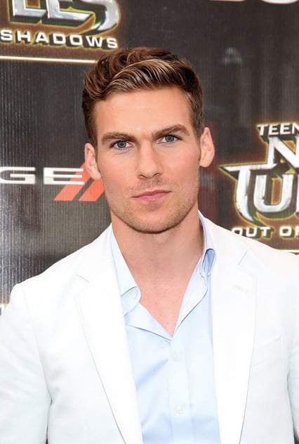 Pete Ploszek Pete Ploszek