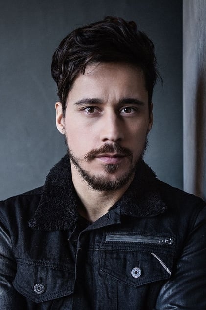 Peter Gadiot Peter Gadiot