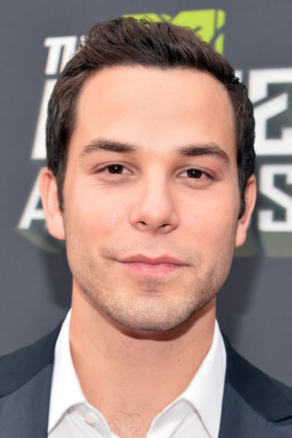 Skylar Astin Skylar Astin