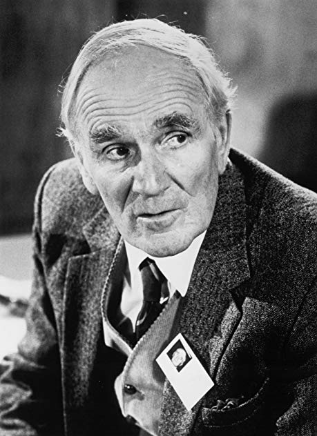 Desmond Llewelyn Desmond Llewelyn