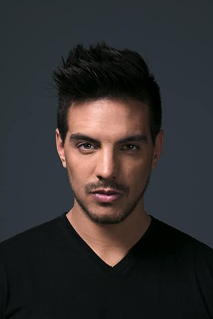 Vadhir Derbez