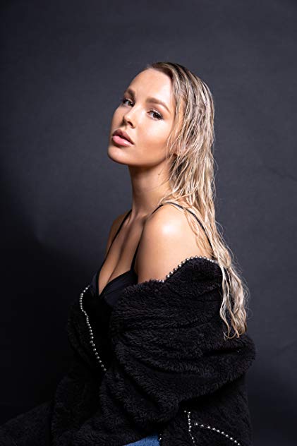 Betsy-Blue English Betsy-Blue English