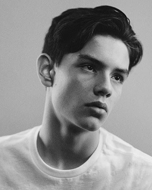 Louis Partridge Louis Partridge