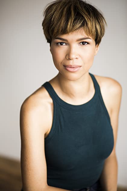 Elisabeth Etienne Elisabeth Etienne