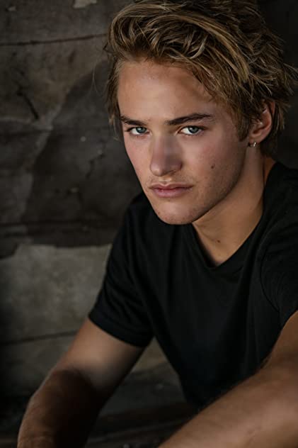 Mitchell Hoog Mitchell Hoog